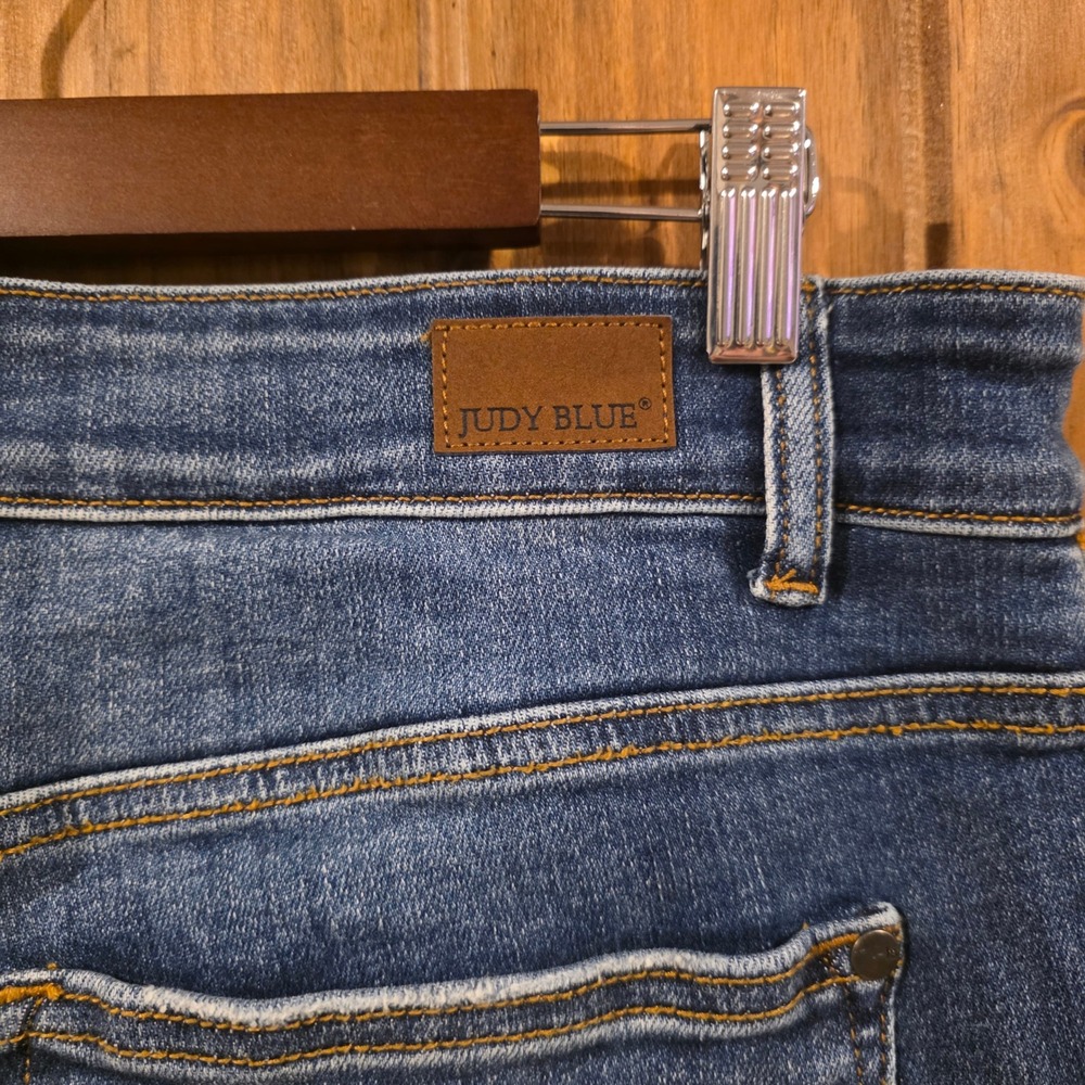 Judy Blue‎ Slim Fit Jeans Womens 16W Blue Excellent Distressed Raw Hem - Picture 9 of 12